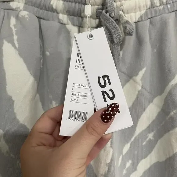 525 Sold At Revolve Size - Picture 2 of 7